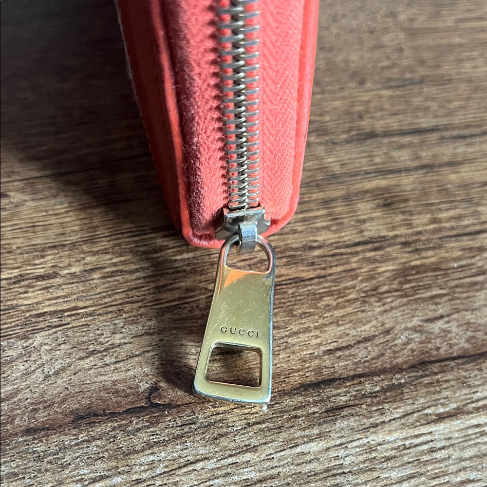 Gucci Beige and Orange Monogram Zip Wallet - Picture 3 of 12